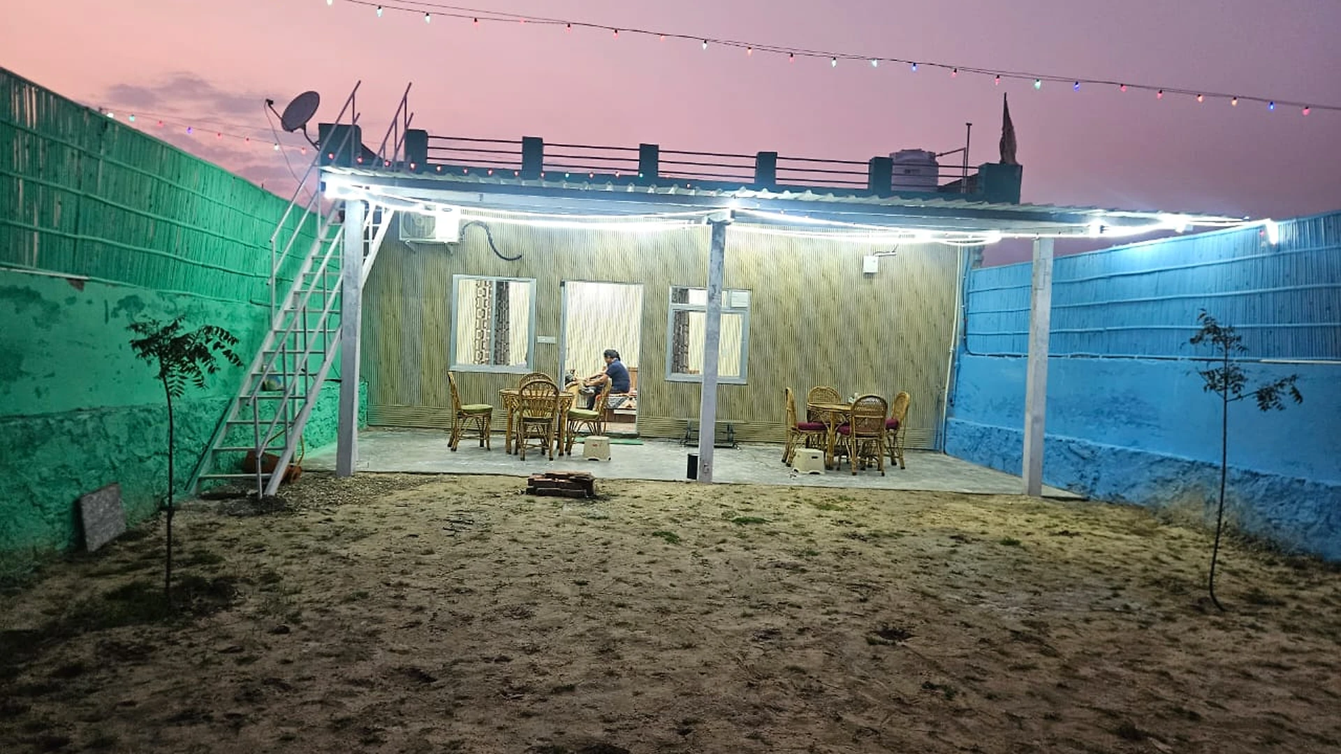 A farmhouse brand built around space, pool and simple stays.